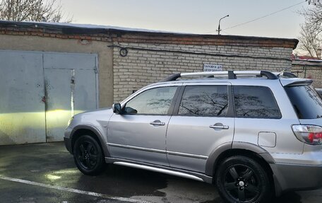 Mitsubishi Outlander III рестайлинг 3, 2004 год, 800 000 рублей, 14 фотография