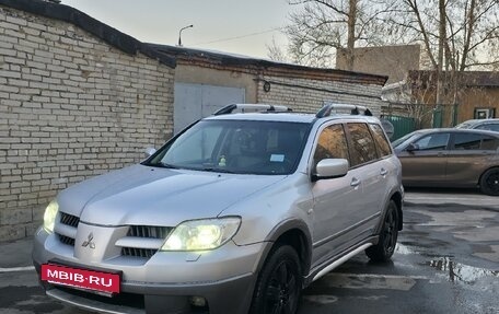 Mitsubishi Outlander III рестайлинг 3, 2004 год, 800 000 рублей, 11 фотография