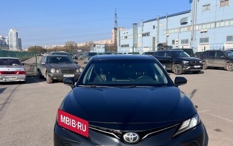 Toyota Camry, 2023 год, 3 600 000 рублей, 2 фотография