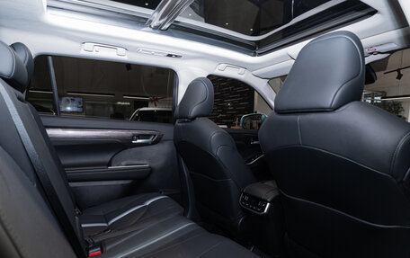 Toyota Highlander, 2025 год, 5 690 000 рублей, 21 фотография