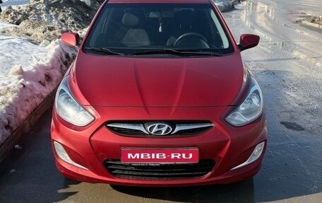 Hyundai Solaris II рестайлинг, 2012 год, 650 000 рублей, 1 фотография