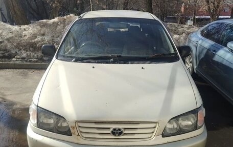 Toyota Ipsum II, 1998 год, 330 000 рублей, 1 фотография