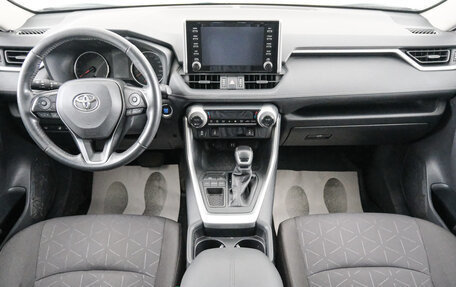 Toyota RAV4, 2020 год, 3 249 000 рублей, 10 фотография