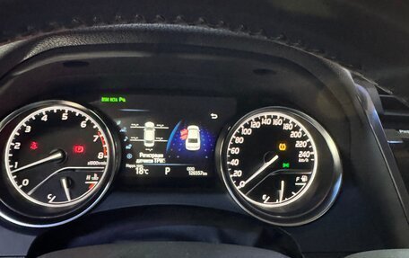 Toyota Camry, 2018 год, 3 350 000 рублей, 8 фотография