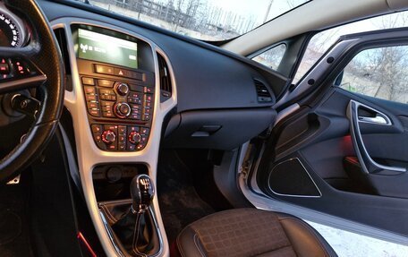 Opel Astra J, 2012 год, 900 000 рублей, 11 фотография