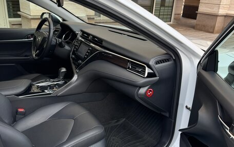 Toyota Camry, 2019 год, 2 980 000 рублей, 4 фотография