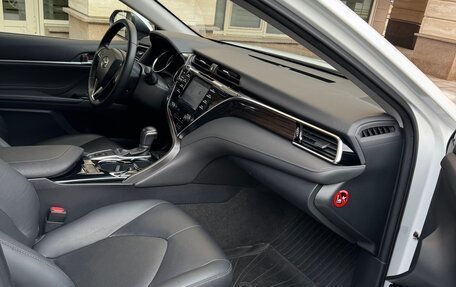 Toyota Camry, 2019 год, 2 980 000 рублей, 18 фотография