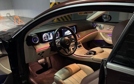 Mercedes-Benz E-Класс, 2018 год, 4 990 000 рублей, 33 фотография