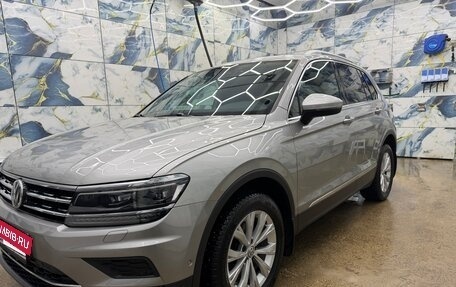 Volkswagen Tiguan II, 2017 год, 3 049 000 рублей, 2 фотография