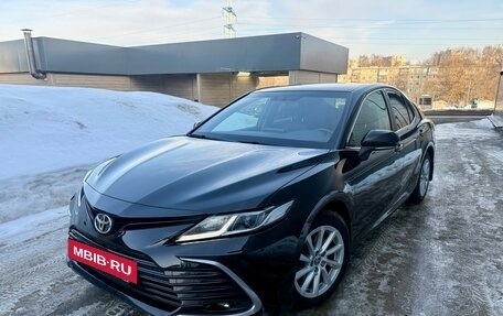 Toyota Camry, 2021 год, 3 100 000 рублей, 2 фотография