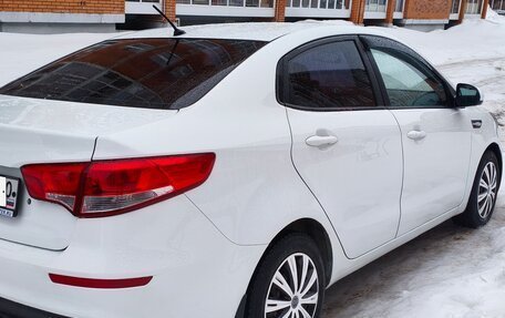 KIA Rio III рестайлинг, 2015 год, 940 000 рублей, 32 фотография