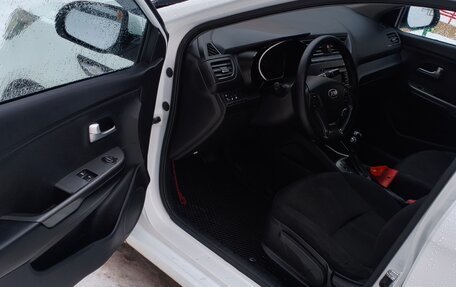 KIA Rio III рестайлинг, 2015 год, 940 000 рублей, 31 фотография