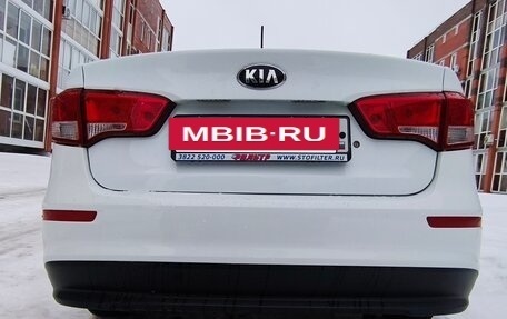 KIA Rio III рестайлинг, 2015 год, 940 000 рублей, 34 фотография