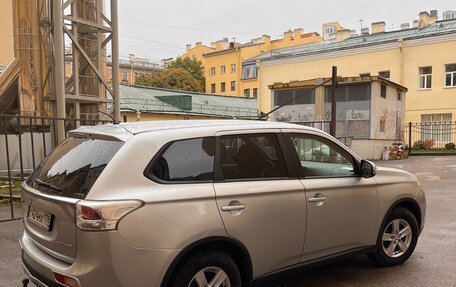 Mitsubishi Outlander III рестайлинг 3, 2014 год, 1 450 000 рублей, 6 фотография