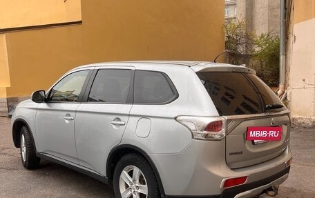 Mitsubishi Outlander III рестайлинг 3, 2014 год, 1 450 000 рублей, 4 фотография