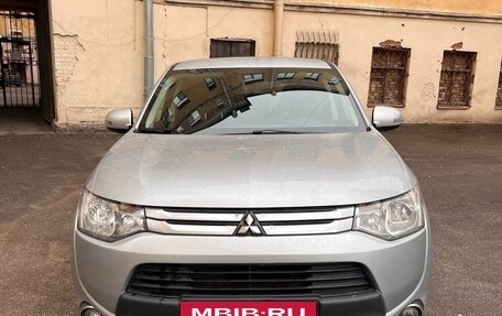 Mitsubishi Outlander III рестайлинг 3, 2014 год, 1 450 000 рублей, 3 фотография