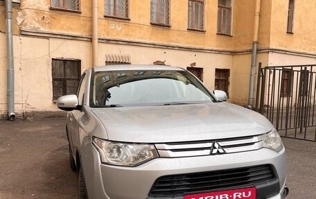 Mitsubishi Outlander III рестайлинг 3, 2014 год, 1 450 000 рублей, 2 фотография