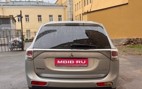 Mitsubishi Outlander III рестайлинг 3, 2014 год, 1 450 000 рублей, 5 фотография