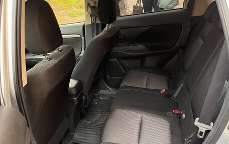 Mitsubishi Outlander III рестайлинг 3, 2014 год, 1 450 000 рублей, 10 фотография