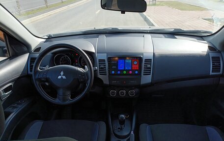 Mitsubishi Outlander III рестайлинг 3, 2010 год, 1 000 000 рублей, 10 фотография