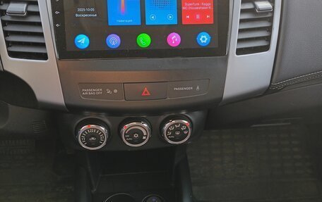 Mitsubishi Outlander III рестайлинг 3, 2010 год, 1 000 000 рублей, 11 фотография