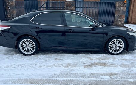 Toyota Camry, 2018 год, 1 989 000 рублей, 4 фотография