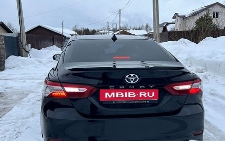 Toyota Camry, 2018 год, 1 989 000 рублей, 3 фотография