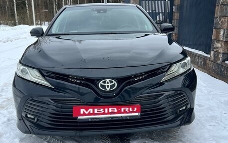 Toyota Camry, 2018 год, 1 989 000 рублей, 6 фотография