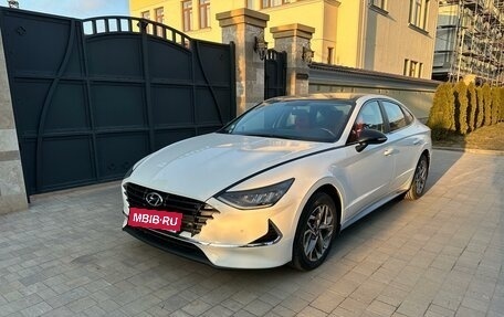 Hyundai Sonata VIII, 2021 год, 2 250 000 рублей, 2 фотография