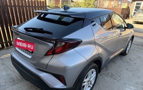 Toyota C-HR I рестайлинг, 2020 год, 2 600 000 рублей, 6 фотография