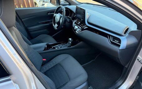 Toyota C-HR I рестайлинг, 2020 год, 2 600 000 рублей, 9 фотография