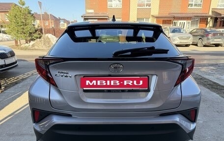 Toyota C-HR I рестайлинг, 2020 год, 2 600 000 рублей, 5 фотография