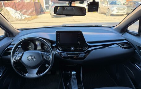 Toyota C-HR I рестайлинг, 2020 год, 2 600 000 рублей, 11 фотография