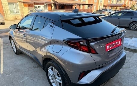 Toyota C-HR I рестайлинг, 2020 год, 2 600 000 рублей, 4 фотография