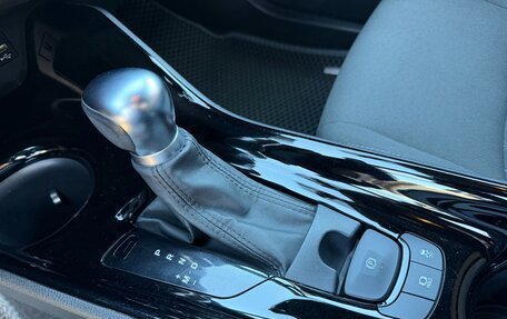 Toyota C-HR I рестайлинг, 2020 год, 2 600 000 рублей, 13 фотография