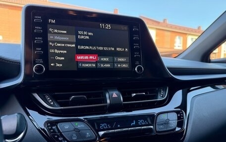 Toyota C-HR I рестайлинг, 2020 год, 2 600 000 рублей, 12 фотография