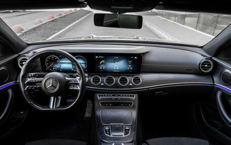 Mercedes-Benz E-Класс, 2020 год, 3 800 000 рублей, 10 фотография