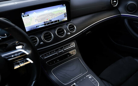 Mercedes-Benz E-Класс, 2020 год, 3 800 000 рублей, 22 фотография