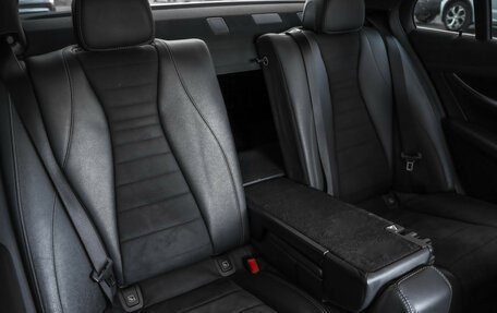 Mercedes-Benz E-Класс, 2020 год, 3 800 000 рублей, 31 фотография