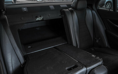 Mercedes-Benz E-Класс, 2020 год, 3 800 000 рублей, 32 фотография