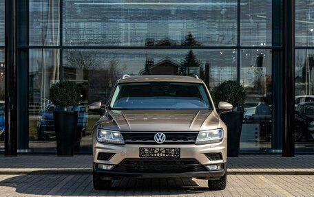 Volkswagen Tiguan II, 2018 год, 2 295 000 рублей, 2 фотография