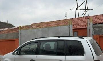 Volkswagen Touran III, 2003 год, 380 000 рублей, 1 фотография