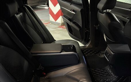 Toyota Camry, 2019 год, 3 050 000 рублей, 17 фотография