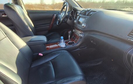 Toyota Highlander III, 2011 год, 1 595 000 рублей, 13 фотография