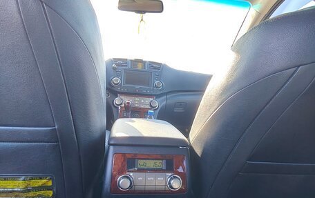 Toyota Highlander III, 2011 год, 1 595 000 рублей, 12 фотография