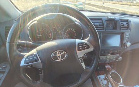 Toyota Highlander III, 2011 год, 1 595 000 рублей, 10 фотография