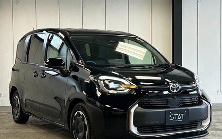 Toyota Sienta, 2023 год, 1 490 060 рублей, 3 фотография