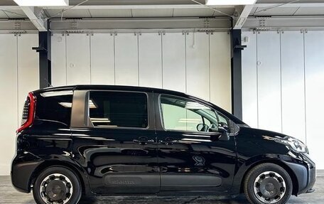 Toyota Sienta, 2023 год, 1 490 060 рублей, 8 фотография