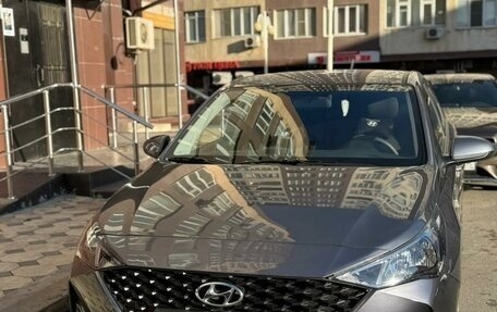 Hyundai Solaris II рестайлинг, 2021 год, 1 600 000 рублей, 2 фотография