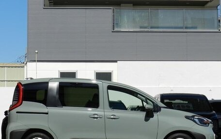 Toyota Sienta, 2023 год, 1 300 060 рублей, 7 фотография